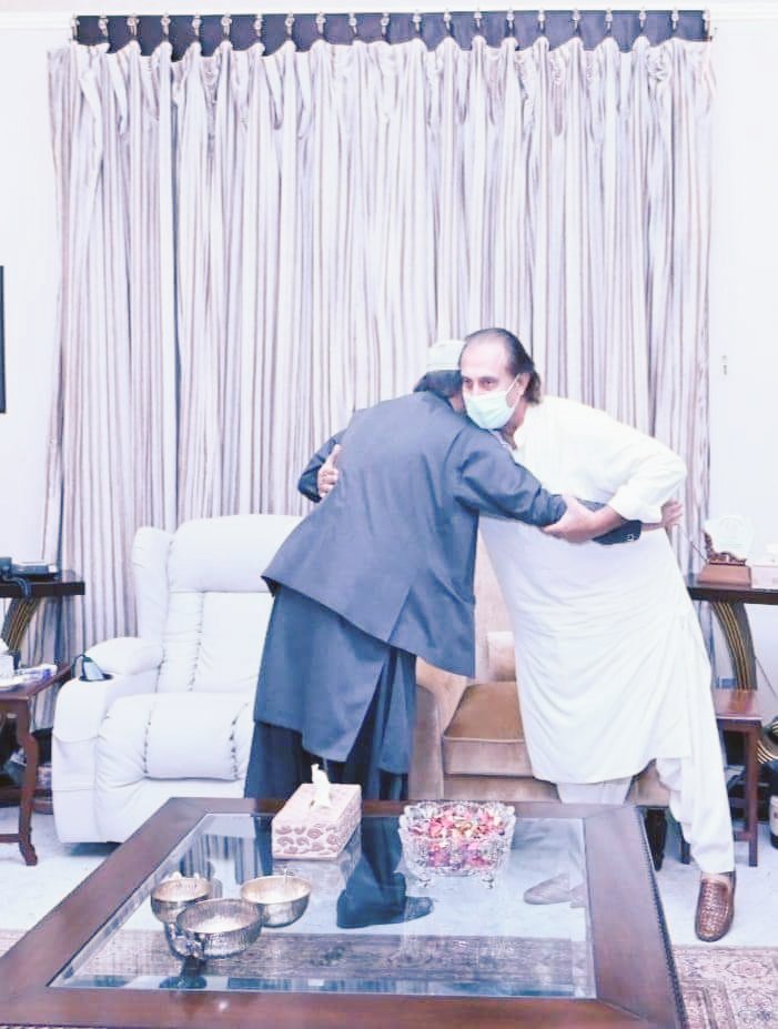 OfficalTEAMPPP's tweet photo. نواب شاہ: پاکستان پیپلزپارٹی پارلیمنٹرینز کے صدر آصف علی زرداری سے زرداری ہاؤس میں نوابزادھ مير نادر خان مگسي کی ملاقات

نواب شاہ: سابق صدر آصف علی زرداری کو  نوابزادھ مير نادر خان مگسي کی جانب سے عید کی مبارک باد @AAliZardari @M_NMagsi https://t.co/wEuHDd0ODP