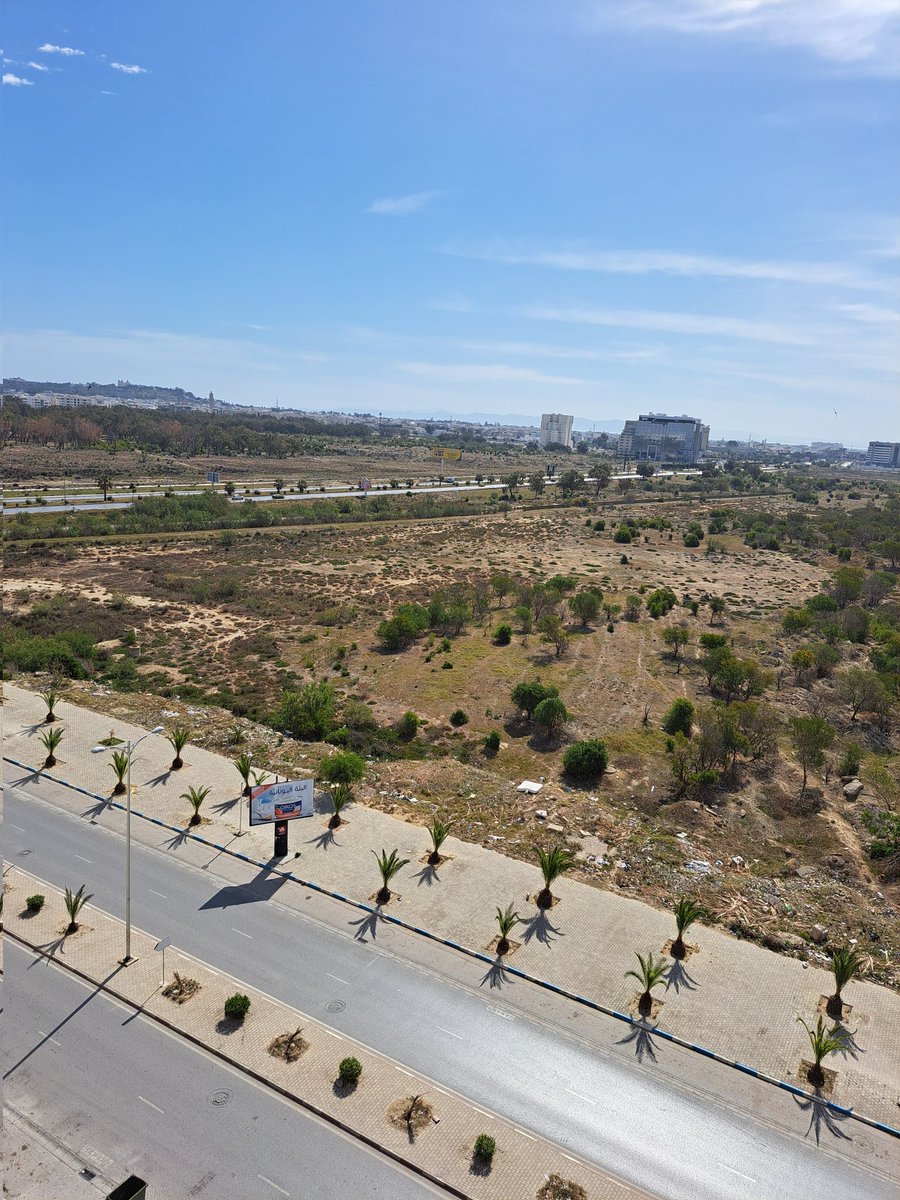 Alcanabal's tweet image. Encore une belle image pour la Tunisie, au Lac2 des déchets abandonnées à la vue des touristes dans un des quartiers les plus fréquenté à proximité de Carthage et du port de la Goulette, on n'a pas 2 fois l'occasion de faire une première bonne impression...
#Tunisie #lac2