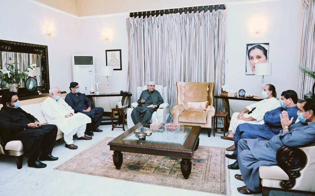MalirMUJ's tweet photo. نواب شاہ: پاکستان پیپلزپارٹی پارلیمنٹرینز کے صدر آصف علی زرداری سے زرداری ہاؤس میں نوابزادھ مير نادر خان مگسي کی ملاقات

نواب شاہ: سابق صدر آصف علی زرداری کو  نوابزادھ مير نادر خان مگسي کی جانب سے عید کی مبارک باد @AAliZardari @M_NMagsi https://t.co/qVjWwQUKNc
