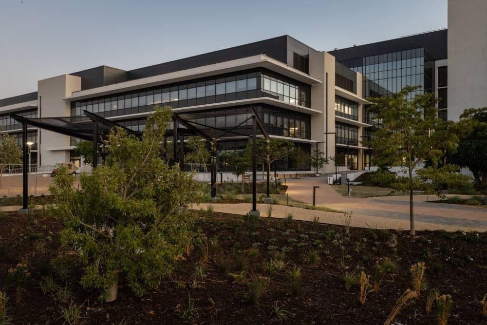 CoetzerKimberly's tweet photo. So lucky to be able to spend most of my waking hours at the new #bmri at @SUhealthsci (photos courtesy of @VicusVd). An amazing place for groundbreaking science! https://t.co/6pWQM3ziyJ