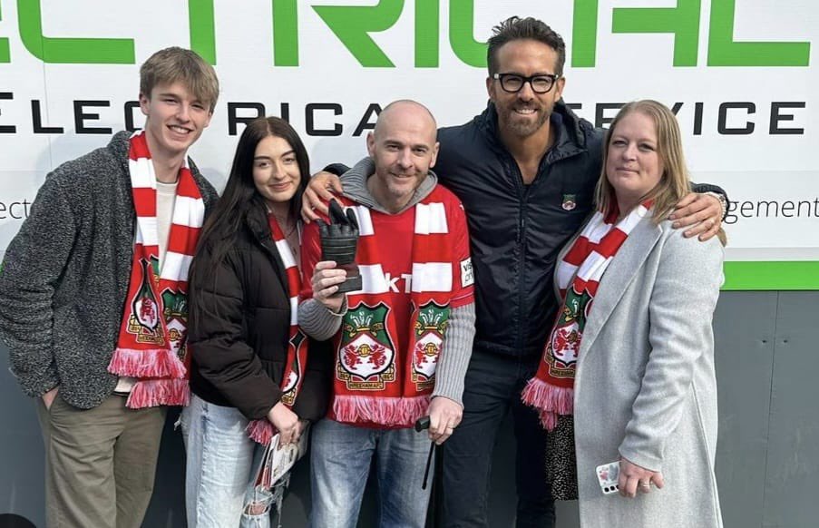 samfear_'s tweet photo. What a day…

Not only seeing Wrexham’s huge, huge win but meeting THE @VancityReynolds who is the nicest guy ever!! Thank you so much Ryan, my dad is one happy man and so are we. Thank you to bucket list wishes for making this happen!!

@GillibrandPeter 
@Wrexham_AFC https://t.co/xAmt2lTvGo