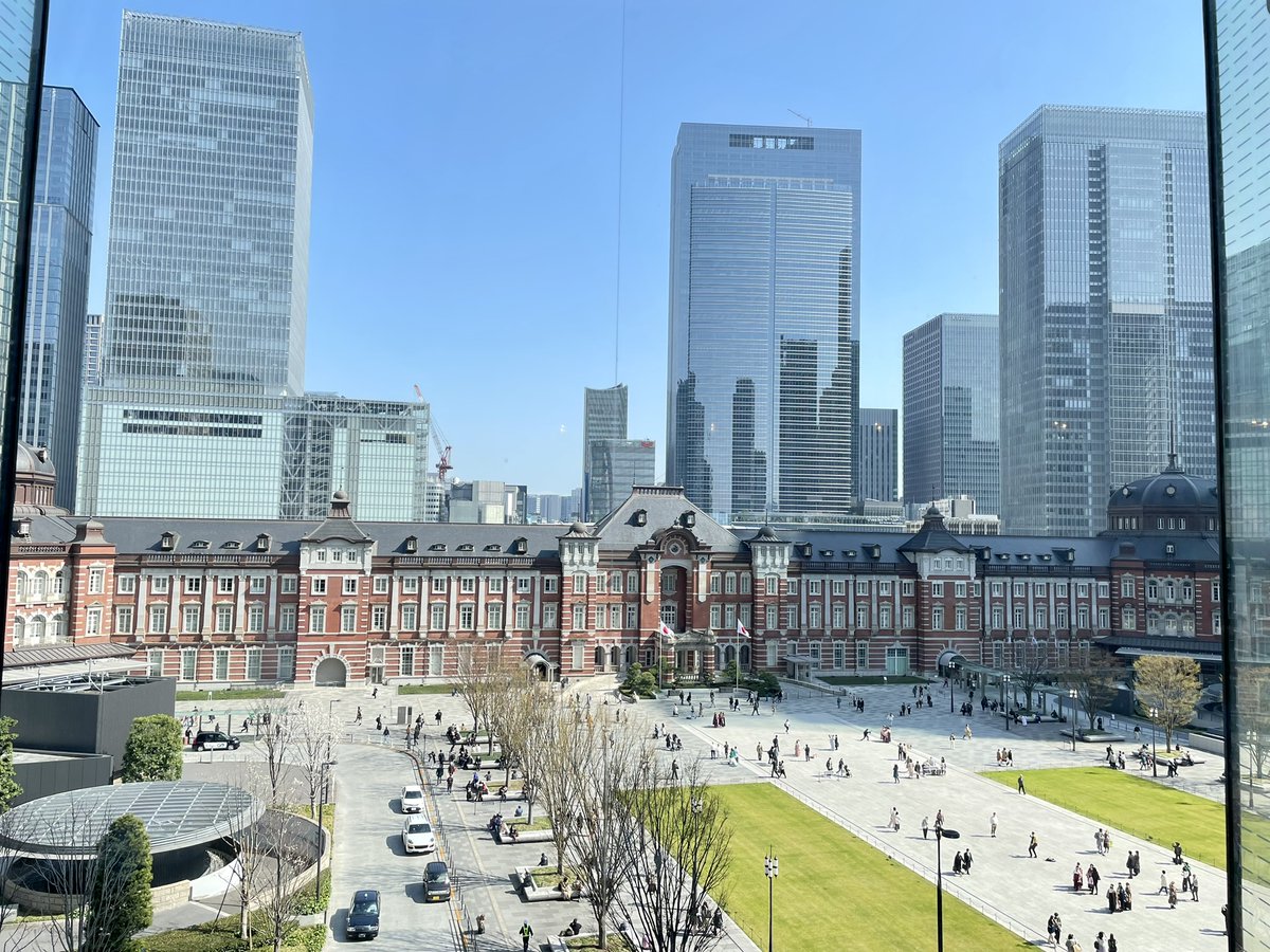 tomoco_san's tweet image. 超久々の再会はメゾンバルサックで❣ NYCとフランス帰りの三井財閥の方がセレクトくださった🍴🇫🇷 リピートしたい😍お互いのオフィスのある八重洲からも有楽町からも徒歩10分。窓際席から見下ろすと袴姿がたくさんの卒業シーズン🌸心地よい時間💕感謝
#barsac #maisonbarsac #丸の内 #東京駅
2023.3.15