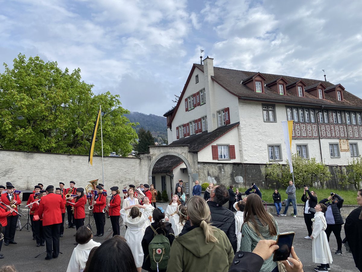 sandro_w_hess's tweet photo. #Erstkommunion in #Rebstein https://t.co/W8Uc01Ydkd