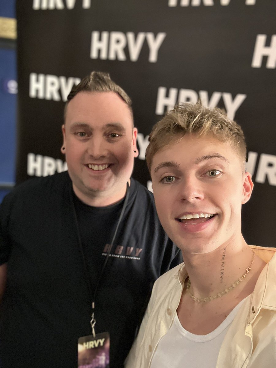 CraZyMaNNDK's tweet photo. Thank you @HRVY for a fantastic concert last night 😍❤️ https://t.co/clMXAjSdaK