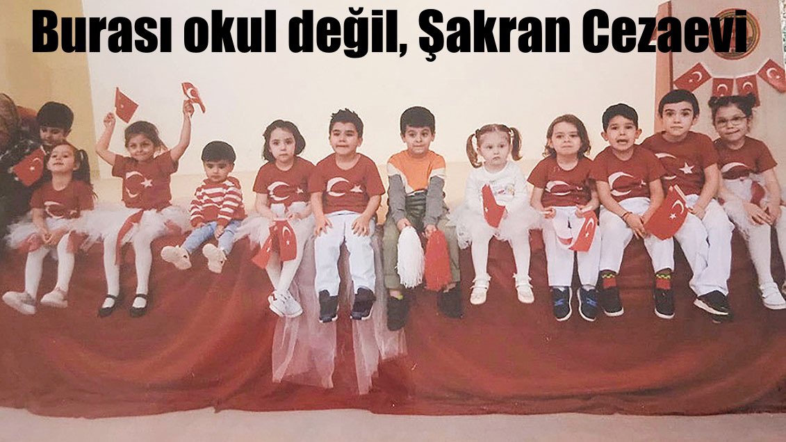 BURASI OKUL DEĞİL CEZAEVİ

Anneleri "terörist" diye damgalanan çocuklar, resmi bayramlarda, ay yıldızlı tişörtleriyle gösteri yapıyorlar. 

#23Nisan

Hapisteki çocuklar gerçeği 👇kronos36.news/tr/cezaevinde-…