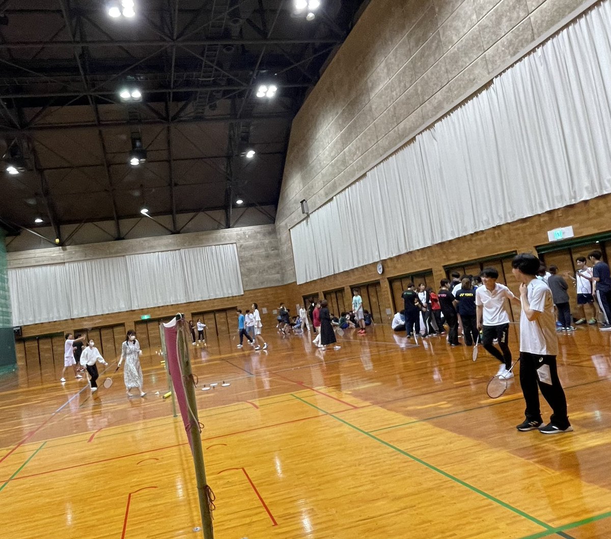 b_dash2026's tweet photo. みなさんこんにちは！B-DASH!です🏸

本日も18時から野田市総合公園で活動を行います！日々の勉強の息抜きに遊びに来てください✨

先週だけで1年生が80人以上入ってくれました❗️来週から2、3年生の入部も受付します！
迷ってる方はぜひ一度遊びに来てみては…？？👀

 #春から理科大 https://t.co/z3rSo8ss7G