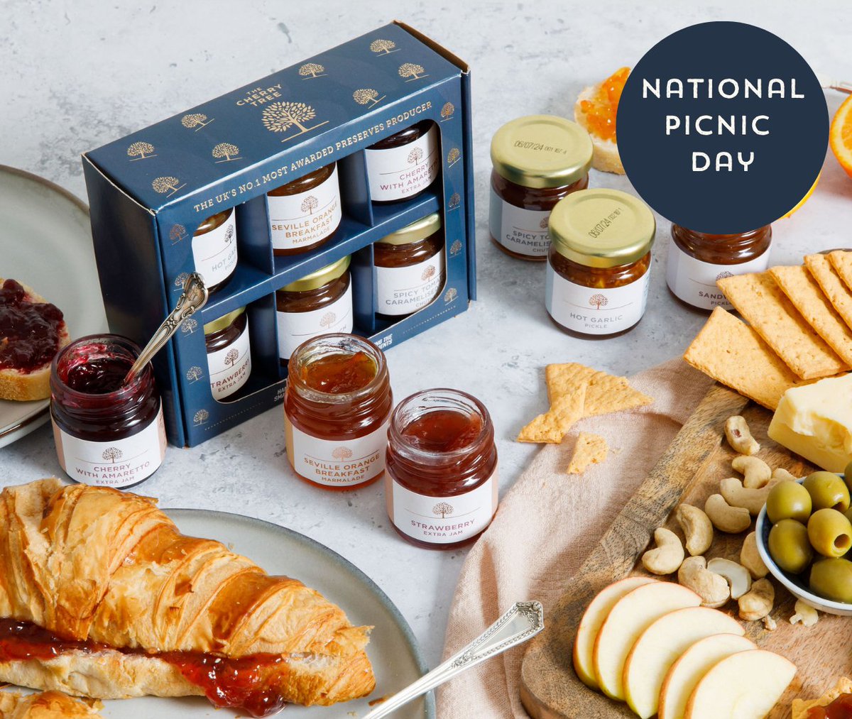 Add a little bit of luxury to your #picnic while celebrating #NationalPicnicDay with our 6-Jar Favourites Gift Pack 🍓

bit.ly/3H4GD4m