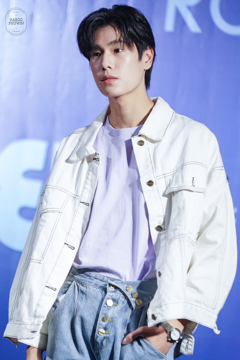 HarooPhuwin's tweet photo. พี่ตั้งหล่อมากกกก 🥺✨

#นิยมยีนส์xSABINAxภูวินทร์
#phuwintang https://t.co/bY5KKRAybq