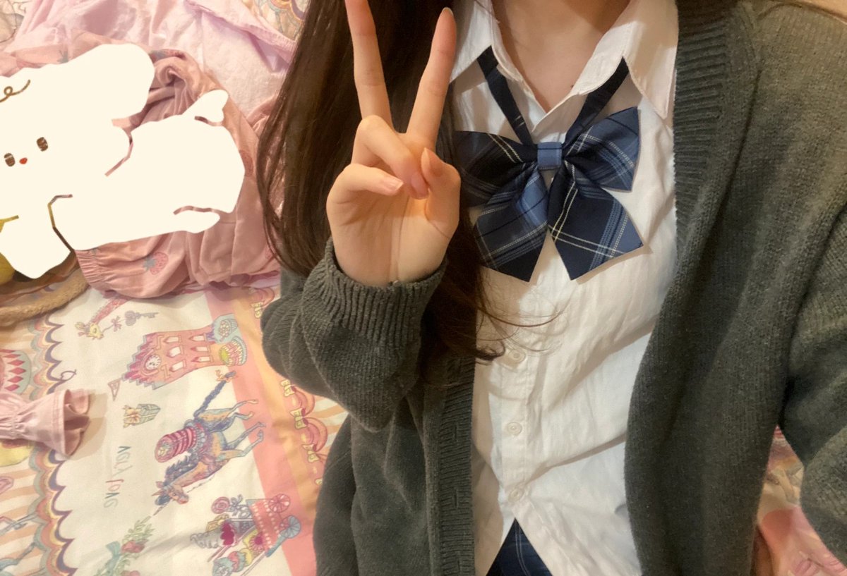damowangaaaaa's tweet photo. 不愧是黑丝加JK，连我这种屌丝都穿的这么好看 #JK #女大学生 #黑丝 https://t.co/KJtxDKAu61