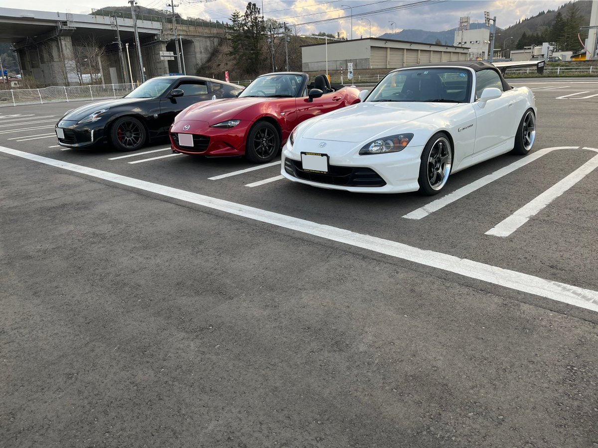 hazawa0430's tweet photo. 次は、アスピーテリベンジで！
そして、Zめっちゃかっこよすぎ🥰
#S2000
#NDロードスター
#34Z https://t.co/z107Rcm3ss