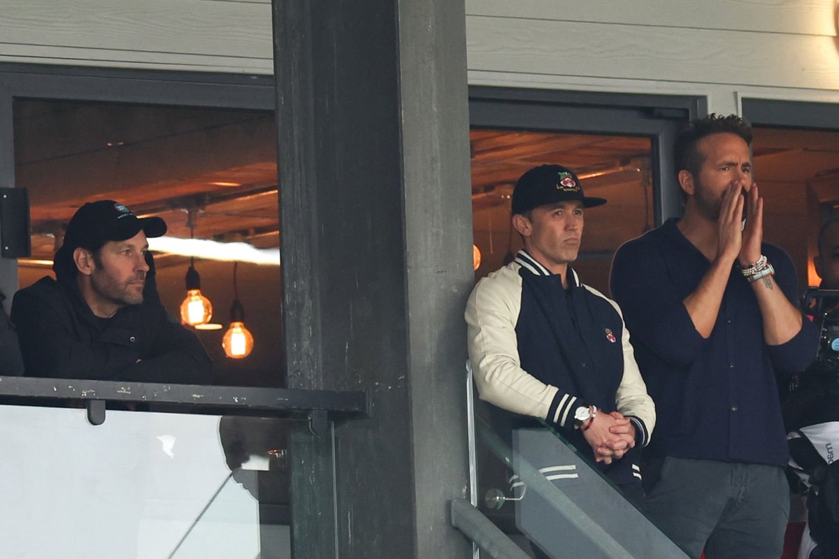 Photos: Paul Rudd (joining <a href="/VancityReynolds/">Ryan Reynolds</a> &amp; <a href="/RMcElhenney/">Rob Mac</a>) attends the "Wrexham vs Yeovil Town" Game paul-rudd.com/photos/thumbna… #PaulRudd