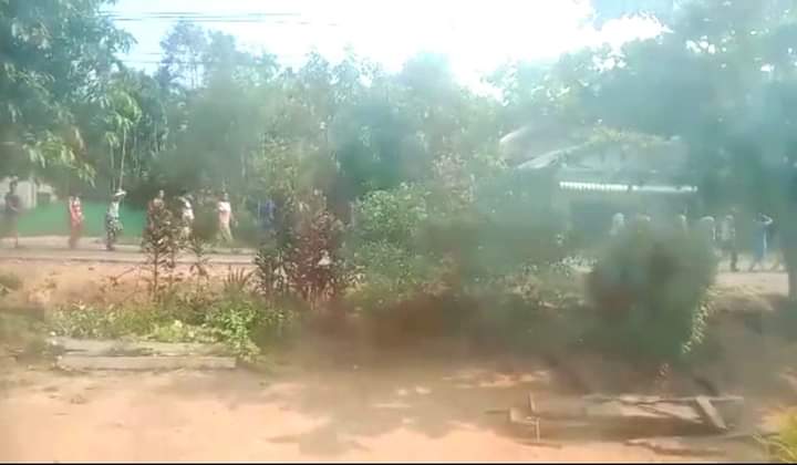 The arbitrary arrest of nearly 100 local villagers including toddlers and young women is reported while the military terrorists stormed into Ya Nge village, #Tanintharyi’s Thayet Chaung town this morning. Many valuables were burgled as some homes were rummaged reportedly.