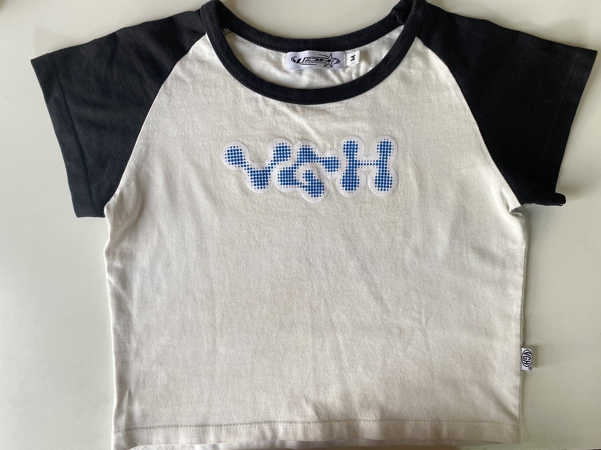 1D3W_'s tweet photo. ขออนุญาติส่งต่อ vgh spot baby tee
ใส่2ครั้ง size/m 
Price:300รส
(น้องไม่ได้ขาวมากขนาดนั้นคับ)
#ส่งต่อvghbkk #ส่งต่อvgh #เสื้อผ้ามือ2 #vghส่งต่อ https://t.co/HhrGDlogIZ
