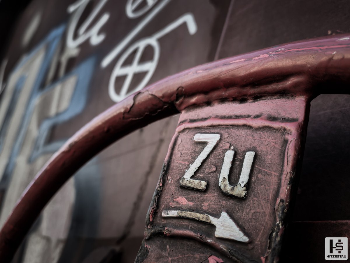 #picoftheday #photooftheday #imageoftheday

"zu" means close #freightwagon

#SamsungGalaxyS23Ultra #Samsung #photography #mobilephotography #smartphonephotography