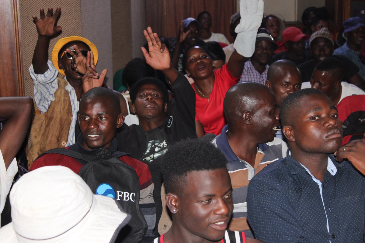 mdc263's tweet photo. #MidlandsSouth Assembly meeting
#MaYouthManyama
"Vechidiki lets desist from drug and substance abuse. We are not going to be leading this country from the graveyards tafa nemadrugs."- Commander Albert Chidakwa https://t.co/L2td1IawEM