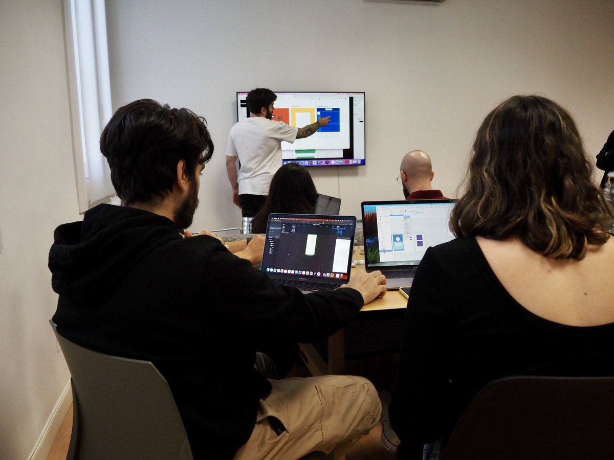 FernandoBaez88's tweet photo. Ayer fue la 2 edición del Workshop de Interacción de @farco_studio 😍

Hablamos de belleza, de emoción, de usos, de manejo de programas, de cómo documentar una interacción y lo aplicamos a proyectos reales.

Fue increíble la energía que se creó, atentos que pronto anunciamos más! https://t.co/ZssEHO6Rzd