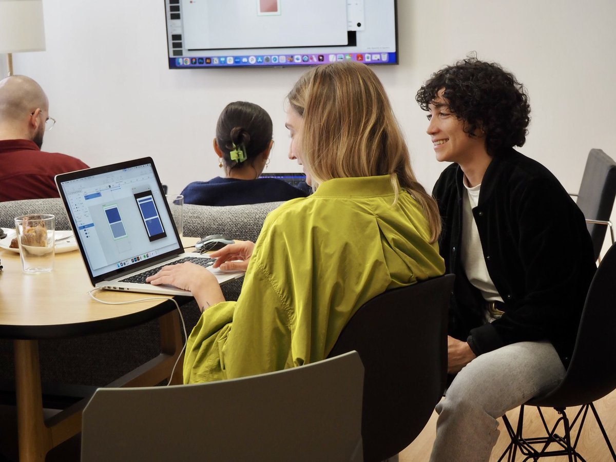 FernandoBaez88's tweet photo. Ayer fue la 2 edición del Workshop de Interacción de @farco_studio 😍

Hablamos de belleza, de emoción, de usos, de manejo de programas, de cómo documentar una interacción y lo aplicamos a proyectos reales.

Fue increíble la energía que se creó, atentos que pronto anunciamos más! https://t.co/ZssEHO6Rzd