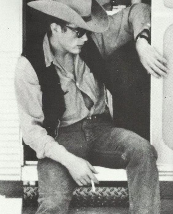AboutJamesDean's tweet photo. Weekend vibe...#jamesdean https://t.co/Wd0EDqFQnB