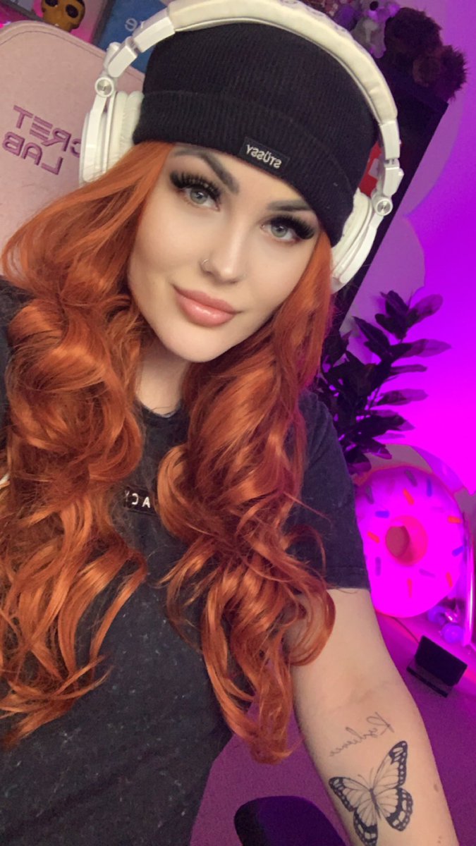 snackyhan's tweet photo. Was going to whip out the blonde wig for Roleplaying in GTA but it’s deceased😅
So Jennifer Coolidge is a firey redhead tonight instead😛

Come say hello to your Mother🧡
https://t.co/YS1Mpg3eSI

#gtarp https://t.co/60hRLLyclV