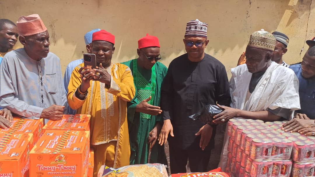 Urchilla01's tweet image. H.E. Peter Obi paid a visit to the Muslim community in Onitsha to celebrate the festivities with them.