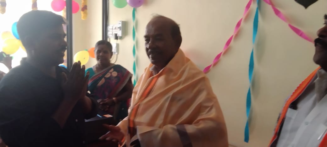 சுரண்டை ராஜ் ஏர் டிராவல்ஸ் திறப்பு விழாவில் நகர காங்கிரஸ் கமிட்டி தலைவர் திரு.S.K.T.ஜெயபால் அவர்களுடன் கலந்து கொண்ட போது