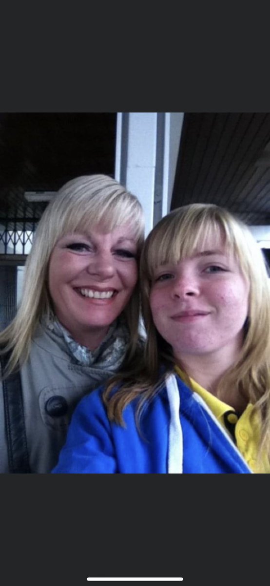AlsoKenty's tweet photo. First time seeing @paramore with mum > 4th time seeing paramore with mum. 13 years later ❤️ https://t.co/fINqXGOqY4