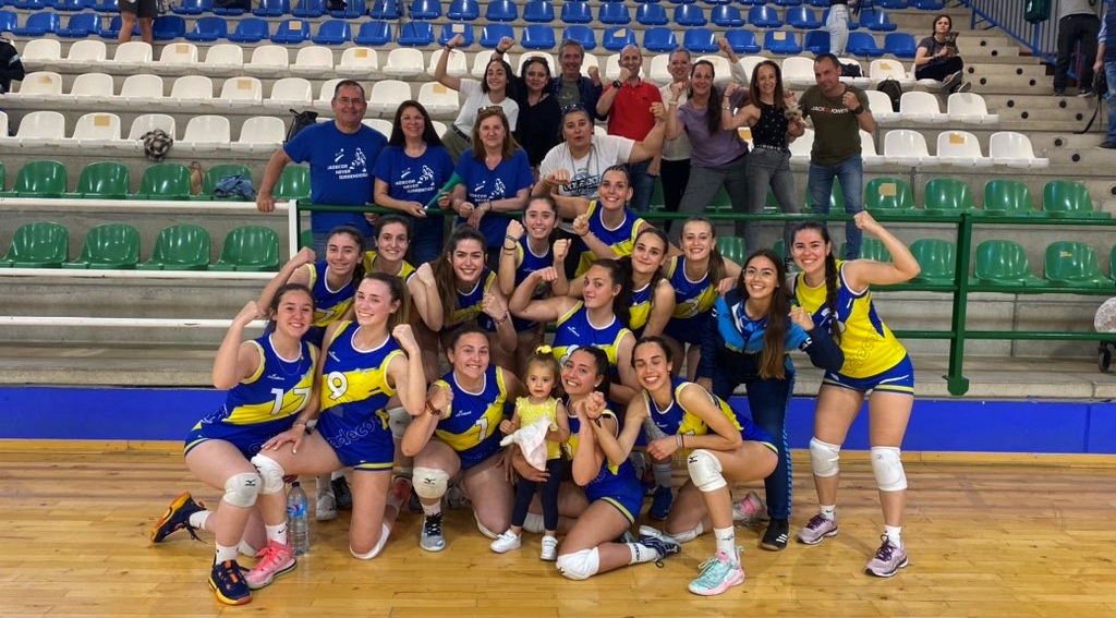 CorDeportes's tweet photo. El Adecor jugará por el ascenso a la Primera Nacional femenina de voleibol, por @antoniorayacarm, @FAVB_, https://t.co/B2HzQuOBtC https://t.co/8CM0mXaih1