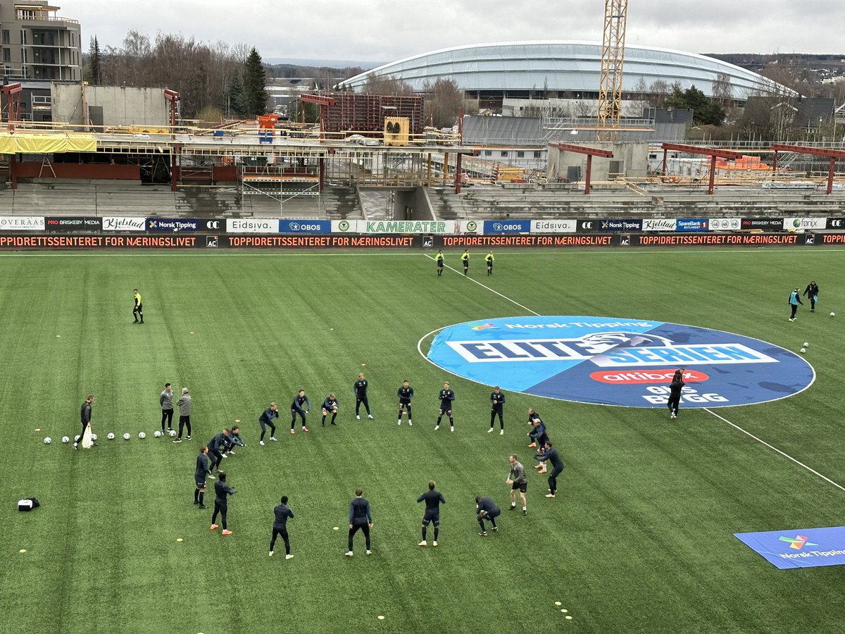 dakristiansen's tweet image. Halvtime igjen til kamp!
#Strømsgodset #HamKam