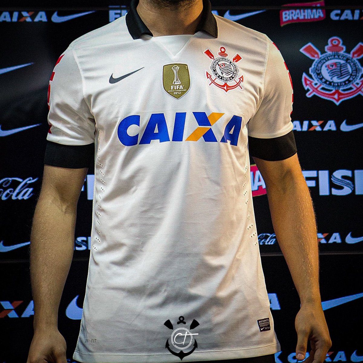 centraldotimao's tweet photo. Sem pesquisar, Fiel… qual o primeiro jogador que vem a sua cabeça ao olhar essa camisa? 🏴🏳️ https://t.co/QjZXnqwToQ