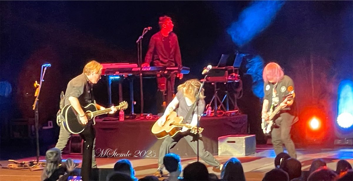 phxrising125's tweet photo. Great time last night at the #blackandredgala to benefit #hartfordhospital #helenandharrycancercenter at #thebushnell with a performance by the @googoodolls @johnrzeznikGGD @RobbyTakac #cancersucks @absolutegoo https://t.co/G8689nPIBj