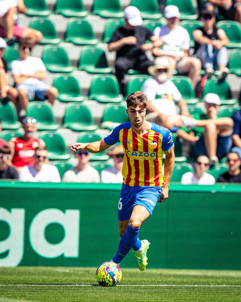 Academia_VCF's tweet photo. 👏  𝑬𝑵𝑯𝑶𝑹𝑨𝑩𝑼𝑬𝑵𝑨 a ALBERTO MARÍ por el debut en partido oficial con el @valenciacf

➡️  El delantero alicantino se une a la lista de más de 1️⃣ 1️⃣ 0️⃣ jugadores formados en la @Academia_VCF que han debutado con el primer equipo en los últimos 30 años

#ADNVCF 🦇 https://t.co/D1LWwEzXUO