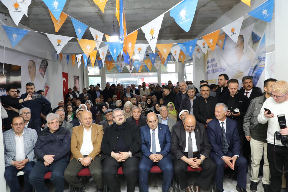 c_kolay's tweet photo. BOLVADİN’de BAYRAMLAŞMA MİTİNG HAVASINDA…
Bolvadin kararını vermiş.
Recep Tayyip Erdoğan’ın yanında.
Ak Parti’nin yanında.
İnşallah 5 Milletvekilini meclise göndereceğiz.
Bolvadin’in evlatları Ferda Ertürk ve Hakkı Öztürk 14 Mayıs’ta Mecliste olacak. https://t.co/ioNcPc3tVK