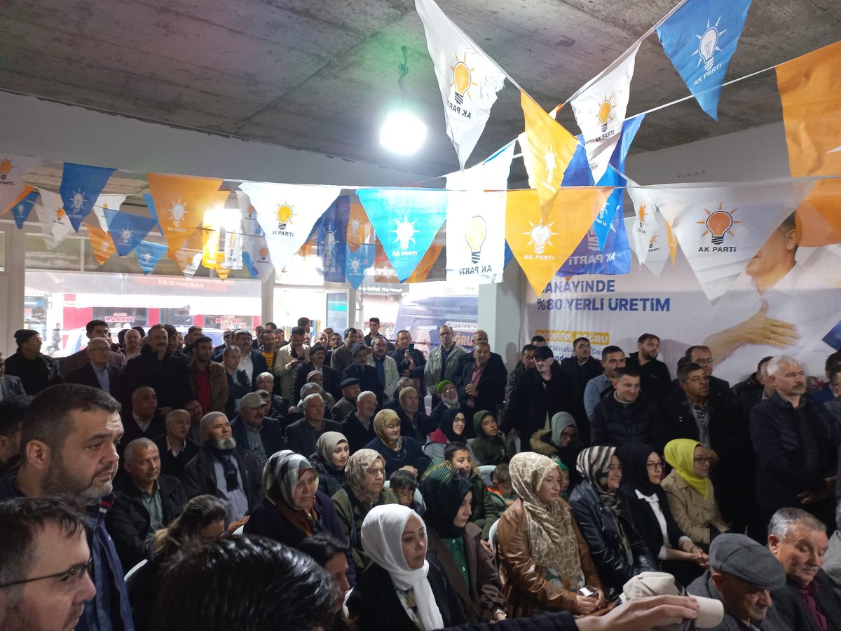BOLVADİN’de BAYRAMLAŞMA MİTİNG HAVASINDA…
Bolvadin kararını vermiş.
Recep Tayyip Erdoğan’ın yanında.
Ak Parti’nin yanında.
İnşallah 5 Milletvekilini meclise göndereceğiz.
Bolvadin’in evlatları Ferda Ertürk ve Hakkı Öztürk 14 Mayıs’ta Mecliste olacak.