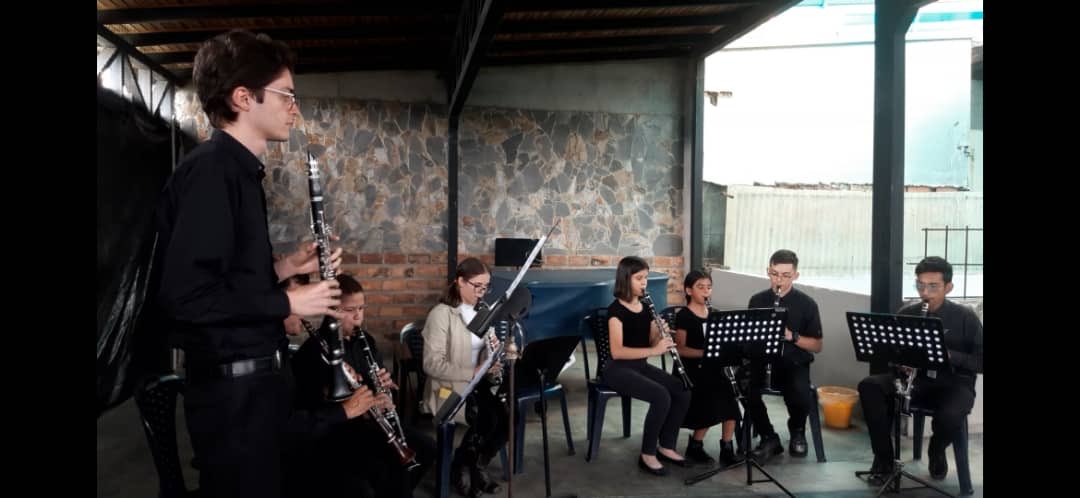 Maravillosa presentación de la Orquesta de Clarinetes del maestro Laudemar Rodriguez ⁦<a href="/EMMAETachira/">Escuela de Música</a>⁩ en el Auditorio de la Institución. El pasado viernes 21/04/2023 a las 2 pm. Felicitaciones artistas. ⁦<a href="/DCETachira/">Dirección de Cultura</a>⁩
