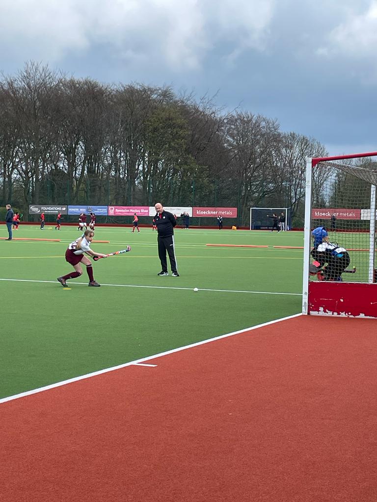 linzi24uk's tweet photo. @ynejuniorhockey @KUHHC 3 rounds of penalty flicks for Ben Rhydding girls 😍🏑 https://t.co/QFbqp5dj32