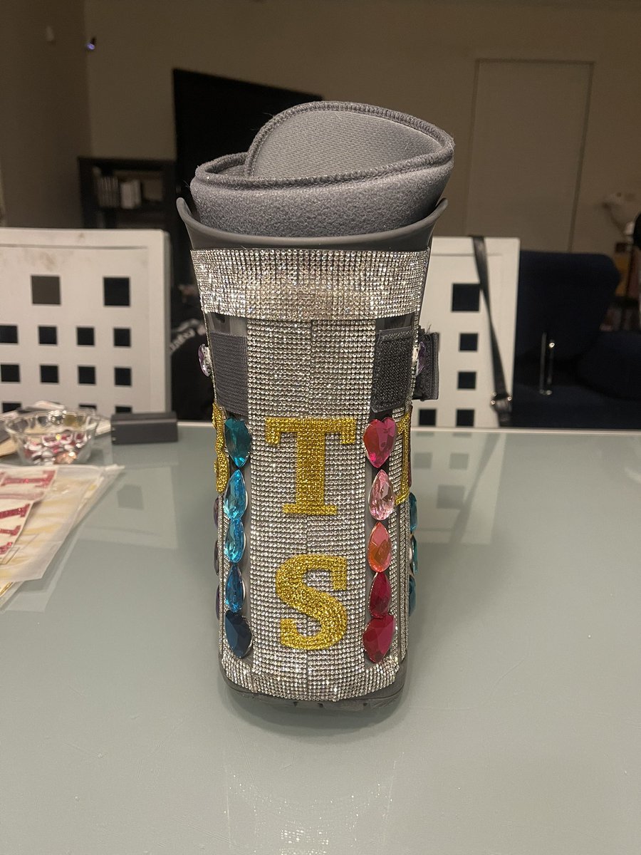 Section B floor seats for <a href="/taylorswift13/">Taylor Swift</a> tonight 4/23 (Go!) Still in medical boot (Fight!) #BestBelieveMyBootIsBejeweled (Win!) #HoustonTheErasTour <a href="/taylornation13/">Taylor Nation</a> #TSTheErasTour #Swiftie #Bejeweled