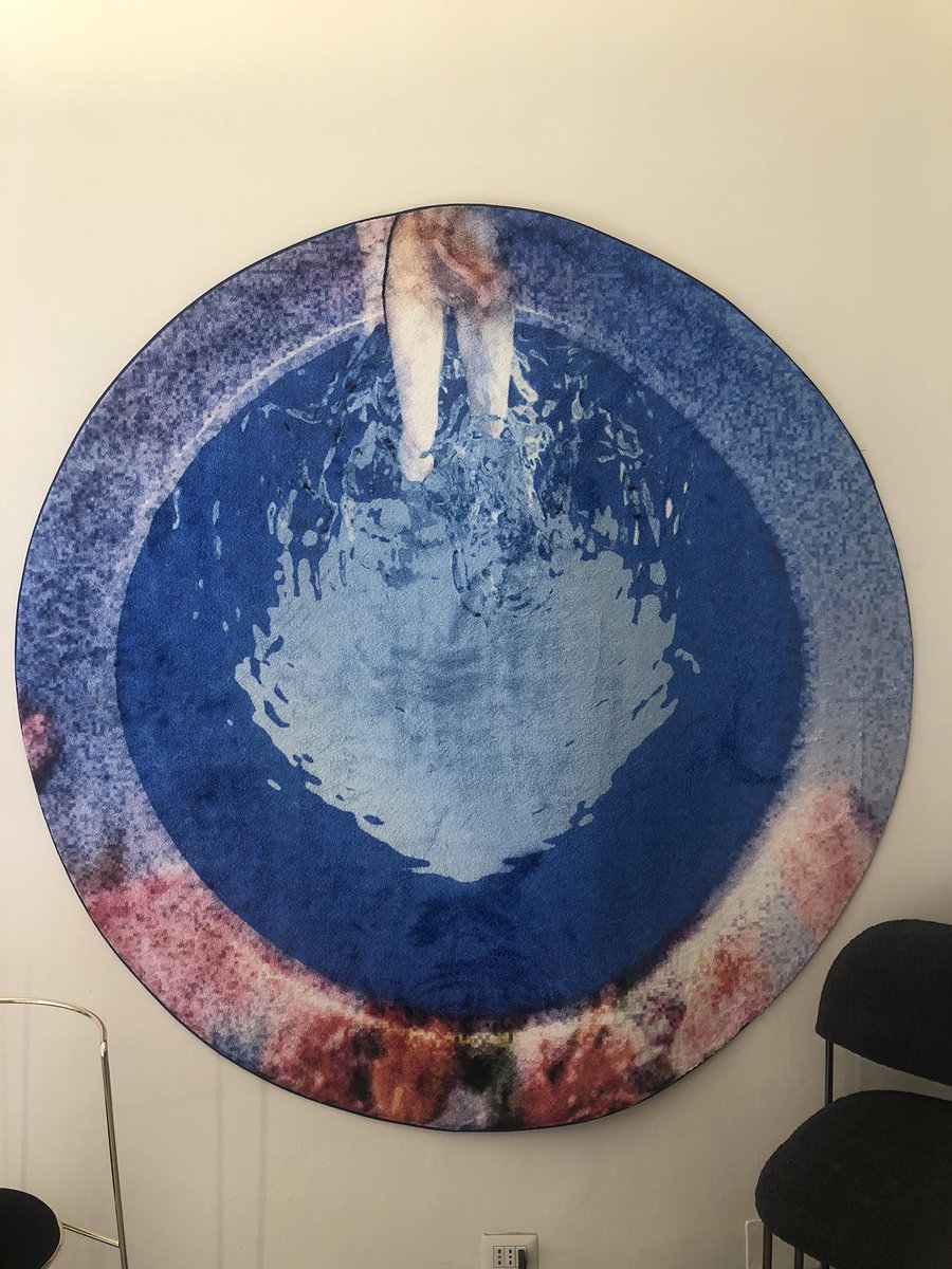 enrico_penzo's tweet photo. Gm! generative art rug by @4kmira for @ArtPulls round and dreamy https://t.co/OQcm8RTN6q