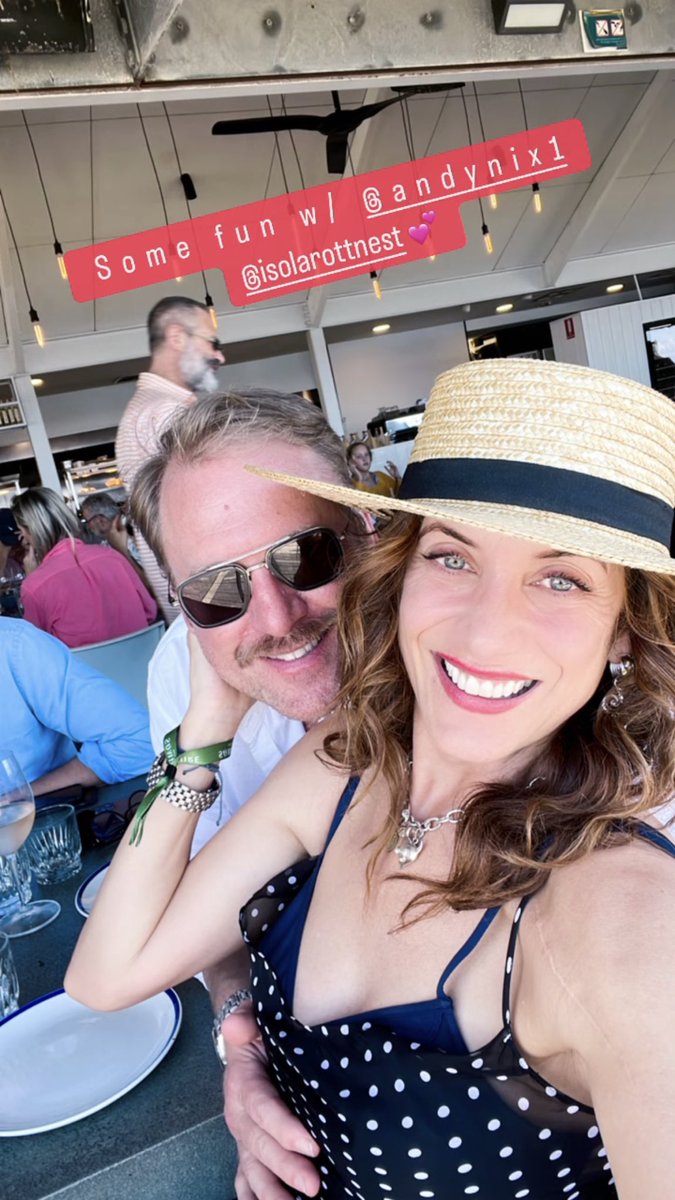 kwalshbr's tweet photo. LINDINHA! Kate Walsh e Andrew Nixon com amigos no ‘Isola bar e Cibo’ em Rottnest Island. 🤍 https://t.co/CTPZLHBXaX