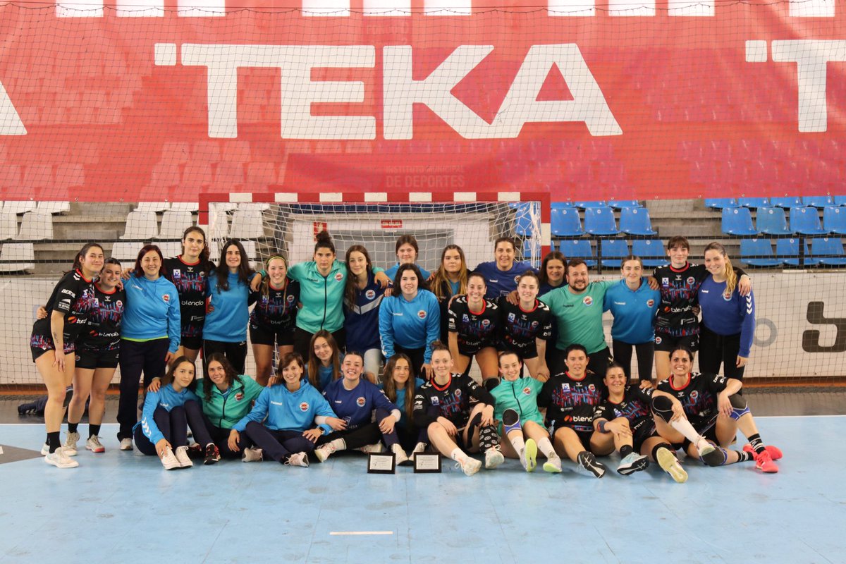 Cuanto sentimiento en una sola foto.

Que orgullosos estamos de todas nuestras seniors.

🤾🏻‍♀️🏆🥇🥉🏆🤾🏻‍♀️

<a href="/bmSinfin/">Blendio Sinfín Santander</a>
