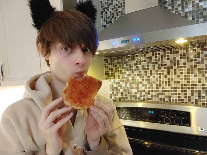 POV : your catboy is stealing your breakfast >:3 https://t.co/fZoundnQBN