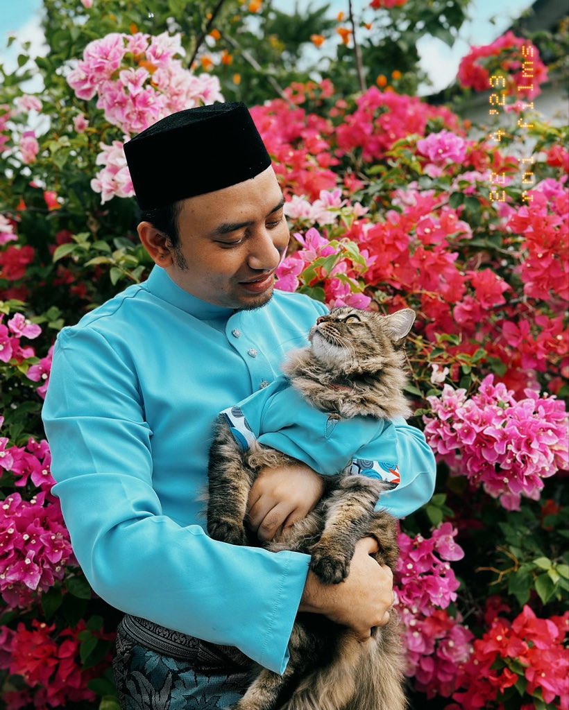 kroolnizam's tweet image. Selamat hari raya daripada aku dan sephia. Kami #TeamBabyBlue
