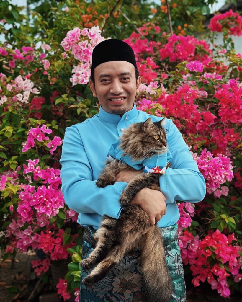 kroolnizam's tweet image. Selamat hari raya daripada aku dan sephia. Kami #TeamBabyBlue