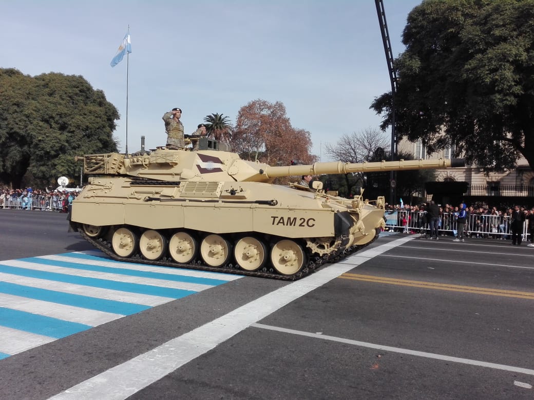 MalvinasData's tweet photo. En el día del Arma de Caballería viene bien recordar a aquellos lejanos tiempos donde se realizaban desfiles militares, bah, no tan lejanos, apenas fue en 2019, antes de que el 48% votara con el ojete y nos trajeran hasta acá.
#TAM2C 🇦🇷 https://t.co/KIbIu9xhzo