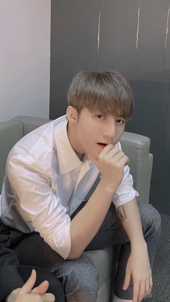 vokimngan_97's tweet photo. Thường thì em thích contrai mặc sơmiden hơn. Nhưng còn T thì mặc gì em cũng thích 😶

We’re ready
M-TP is coming back

@sontungmtp777
#SonTungMTP 
#SKYMTP https://t.co/TLXq0TGV1N