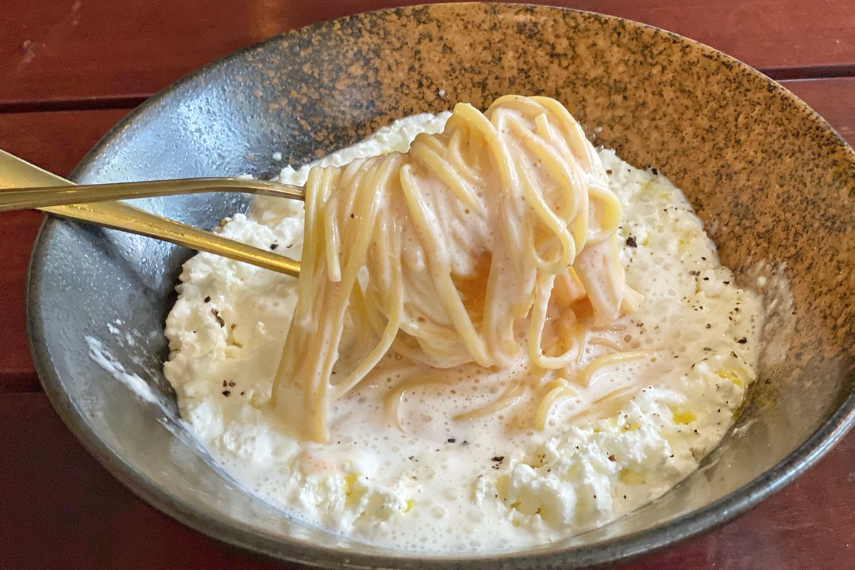 ReviewAroii's tweet photo. อร่อยย เอสพูม่าสปาเก���ตตี้ เมนไตโกะ ครีมโฟมมันฝรั่ง 🍝 เส้นลวกได้หนึบนุ่มกำลังดี ท๊อปด้วยครีมโฟมสัมผัสนุ่ม มีความนัวๆ creamy หอมมันฝรั่งละมุน แปลกดี ชื่อร้านข้าวญี่ปุ่น เป็นร้านเล็กๆอยู่ใต้ตึก UBC 2 ข้าวข้าวแกงกระหรี่ด้วย https://t.co/bPa8h32slM