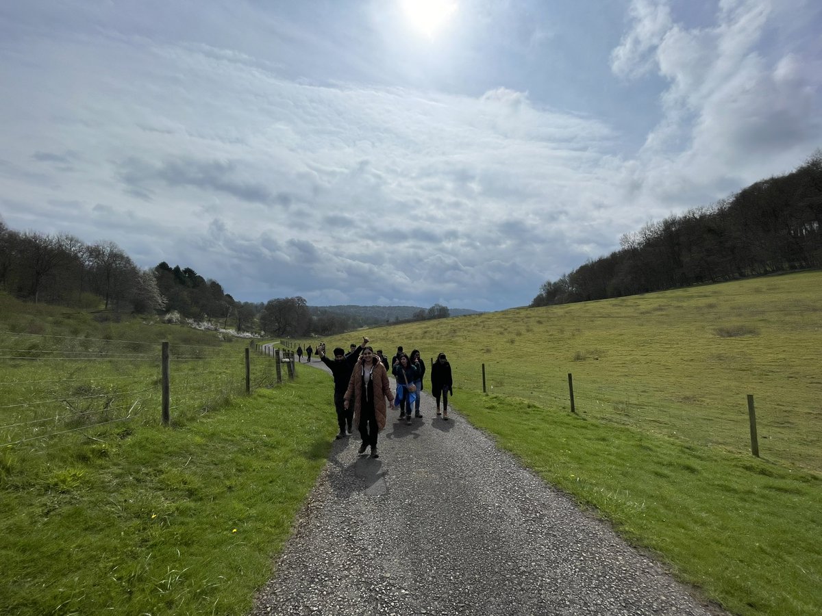EdelMcGurk's tweet photo. Splendid #Dadima walk, taking in Cowleaze #bluebells, #Wormsley Estate views, @RowantNNR Witches broom, folklore and chat about inclusive #natureconnection with @educatinggeeta. @ChilternsAONB https://t.co/0TM3nUa7BL https://t.co/JXHxpJANgr