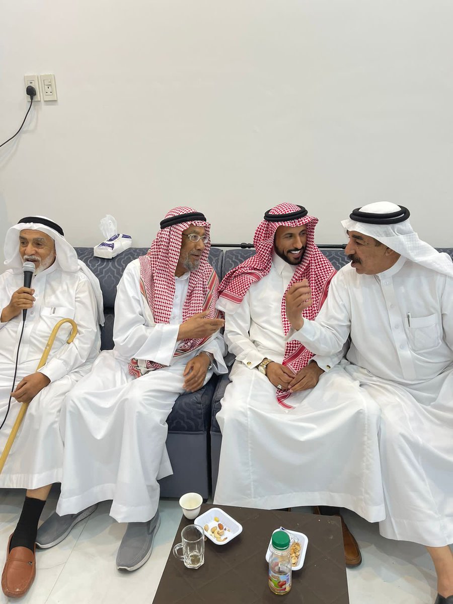 AlmMjls's tweet photo. حفل معايده أسرة المعيويد #ثاني_ايام_العيد بمجلس الاسرة بلدة الجشة.

#كل_عام_وانتم_بخير 
#عيد_الفطر_المبارك1444هـ https://t.co/10AK46SWoW