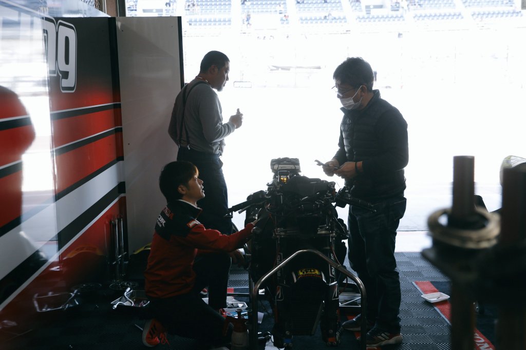 tigermaru12's tweet photo. レース1        レース2
予選21位       15位
決勝17位        17位

トライアウト枠8位
ライダーを始めチームが一丸となり無事8耐の出場権を掴むことが出来ました！
この勢いのまま全日本ロードレースも上を目指していきます！
応援よろしくお願いします！🙇‍♂️
 @yu_ki_36 https://t.co/auNlLaWtPM