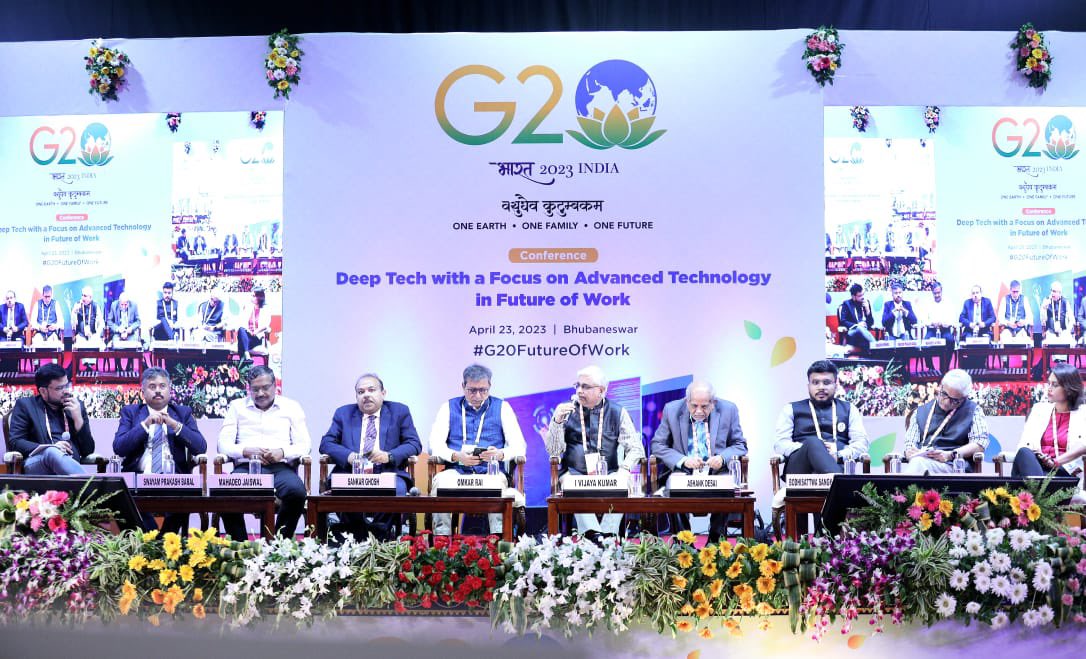 SwayamOdisha's tweet photo. Grateful to @g20org for the platform to share my thoughts on importance of mentoring startups in the era of deep tech &amp; advanced technology. As 1st gen entrepreneurs, we must take up responsibility to guide the startups. Let's create a thriving ecosystem together! #G20 #startups https://t.co/KP7vZfYWMQ