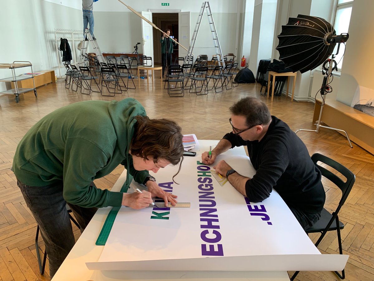 faerber_alexa's tweet photo. Realfiktion = Teamwork, heute in Vorbereitung auf die Versammlung morgen @Volkskundemuse #MakingClimatePublic #Klimarechnungshof #Klimakrise https://t.co/hyRBnb2axv